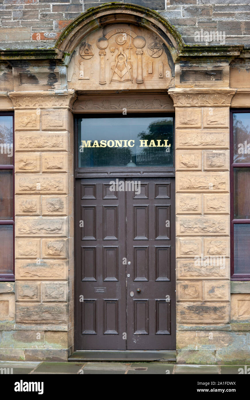 Lodge Kirkwall Kilwinning Masonic Hall Castle Street Kirkwall terraferma Isole Orkney Scotland Regno Unito esterno ingresso dettagliata vista del 1885 1 Foto Stock