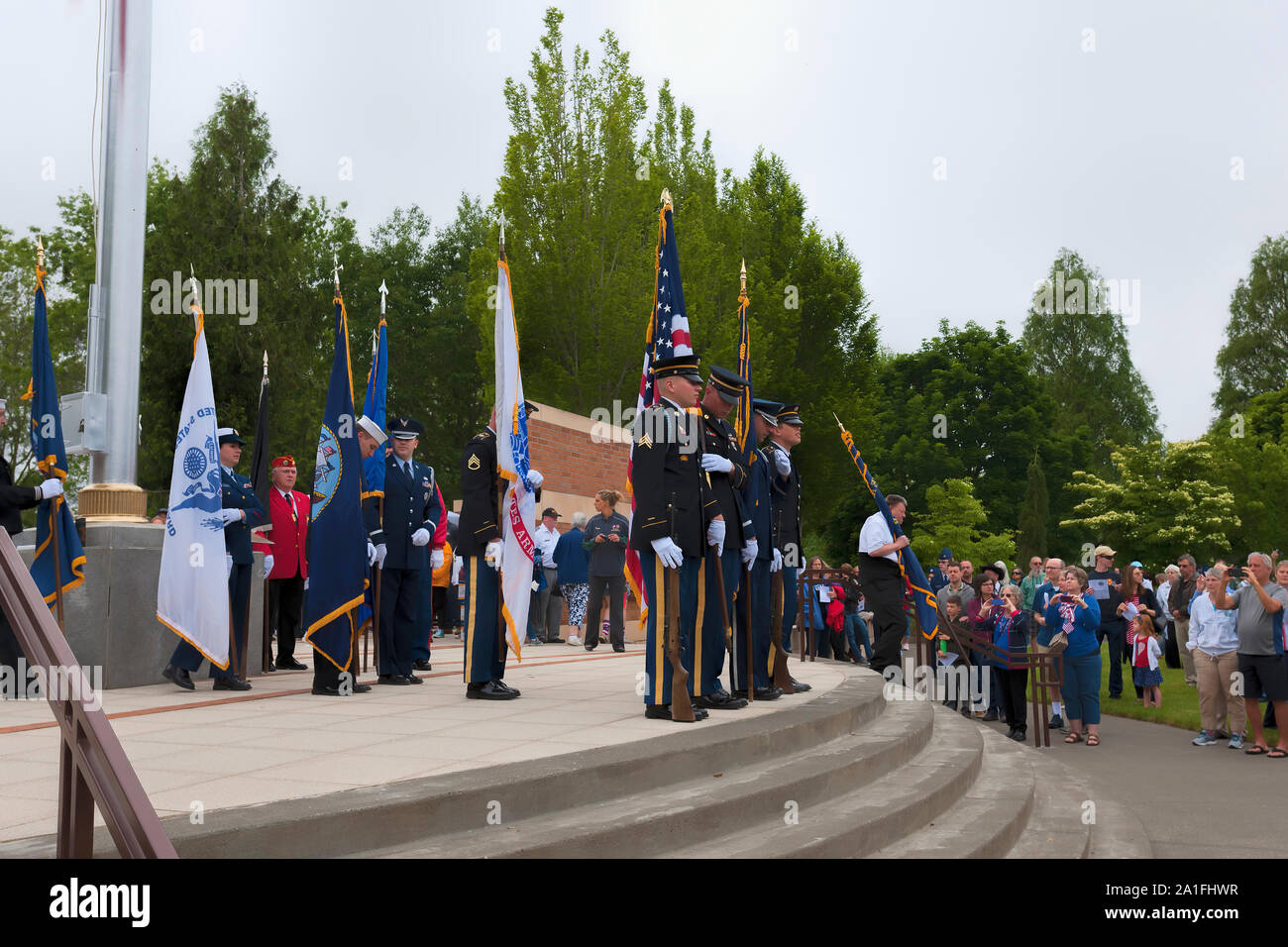Portland, Oregon, Stati Uniti d'America - 29 Maggio 2017: Memorial Day celebrazione in onore della guerra mondiale II Generazione a Willamette Cimitero Nazionale. Foto Stock