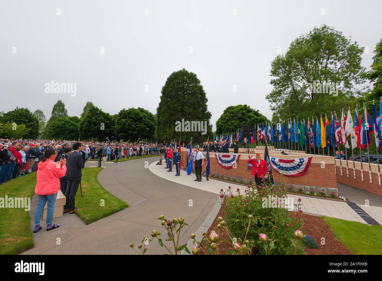 Portland, Oregon, Stati Uniti d'America - 29 Maggio 2017: Memorial Day celebrazione in onore della guerra mondiale II Generazione a Willamette Cimitero Nazionale. Foto Stock