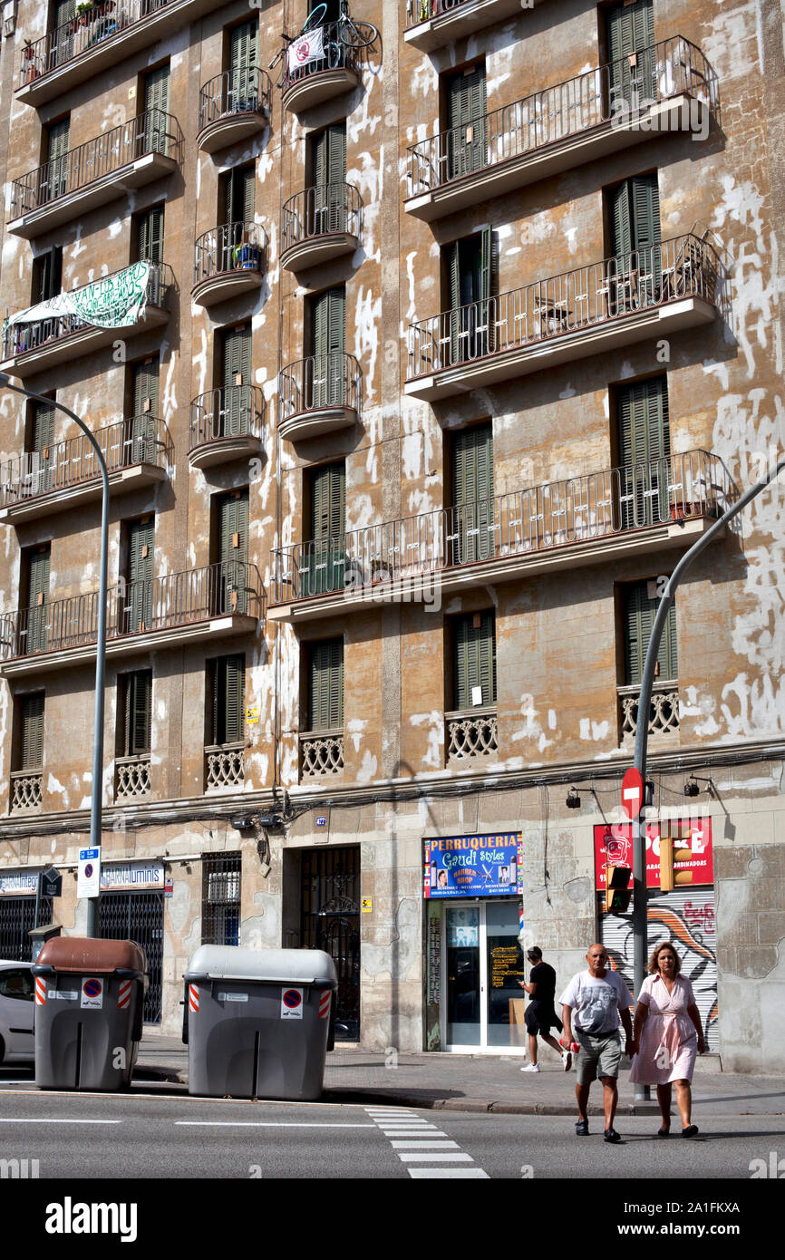 Giovane incrocio C/Aragon, Barcelona, Spagna. Foto Stock