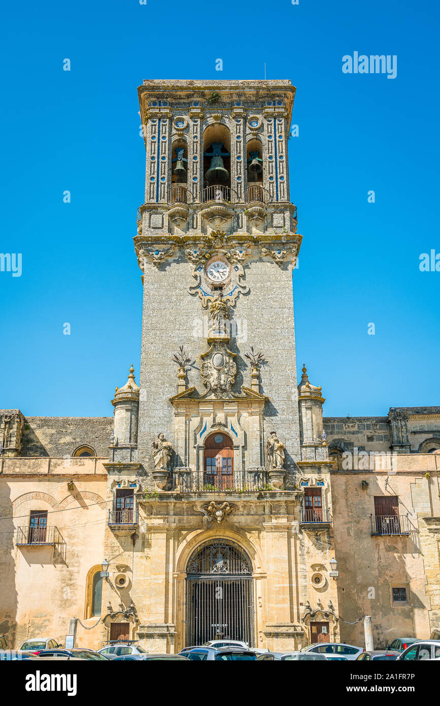Basilica di Santa Maria de la Asunción in Arcos de la Frontera, provincia di Cadice, Andalusia, Spagna. Foto Stock