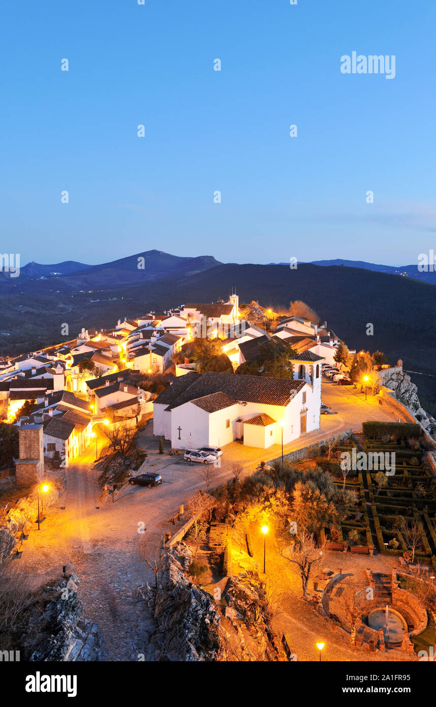 Il borgo medievale di Marvão al crepuscolo. Alentejo, Portogallo Foto Stock