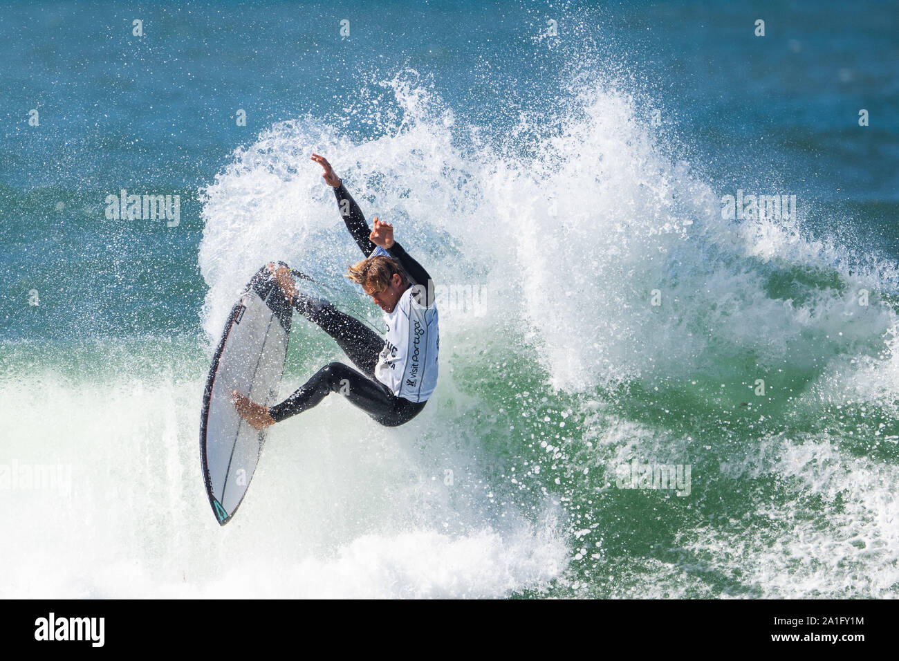 Gatien Delahaye di Francia compete durante il terzo giorno di EDP Billabong Pro Ericeira 2019, QS10.000. Foto Stock