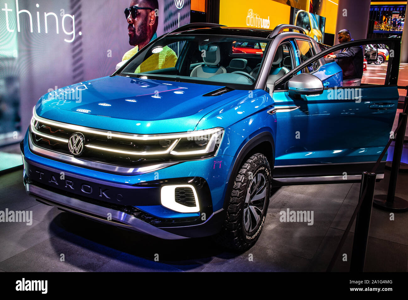 Francoforte, Germania, Sep 2019 blue Volkswagen VW Tarok 4Motion pickup truck a IAA, 2020 anno modello, prodotta dalla casa automobilistica tedesca Volkswagen Group Foto Stock