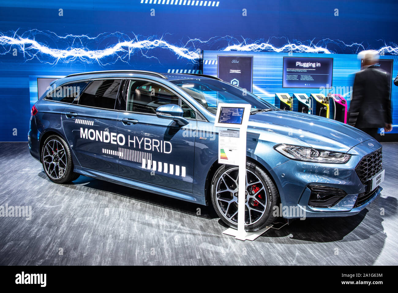 Francoforte, Germania, Sep 2019 Ford Mondeo Hybrid Station Wagon presso IAA, Mk5, Gen 4, prodotte dalla multinazionale americana automobilistico Ford Motor Company Foto Stock