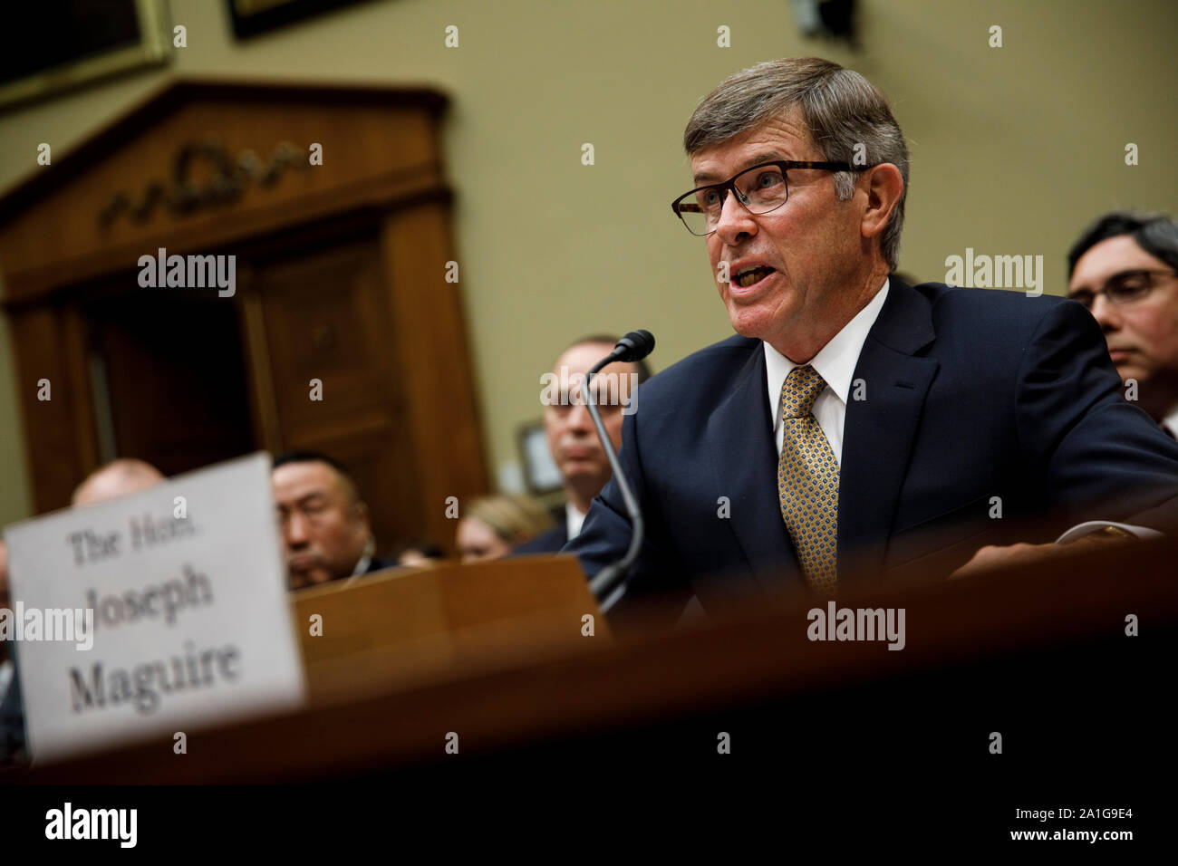 Washington, Stati Uniti d'America. 26 Sep, 2019. Stati Uniti Direttore della National Intelligence Joseph Maguire testimonia davanti alla casa del comitato di intelligence nel corso di una audizione intitolato "Whistleblower divulgazione' sul Campidoglio di Washington, DC, Stati Uniti sul Sett. 26, 2019. Credito: Ting Shen/Xinhua Credito: Xinhua/Alamy Live News Foto Stock