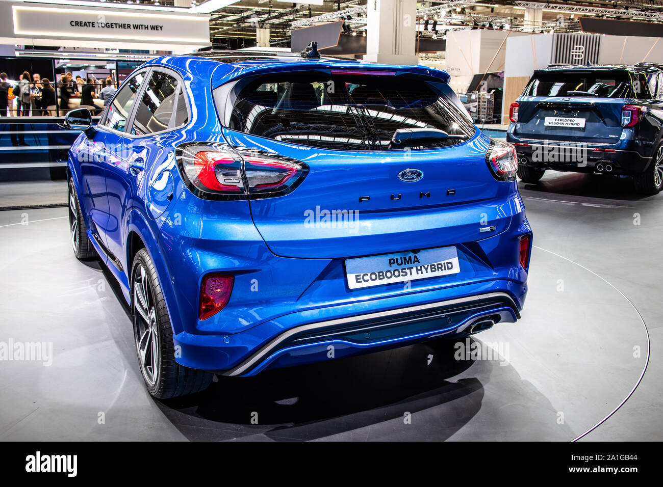 Francoforte, Germania, Sep 2019: blu metallizzato Ford Puma Ecoboost ibrido a IAA, lucido moderno crossover ultracompatto che sta SUV prodotta da Ford Motor Company Foto Stock