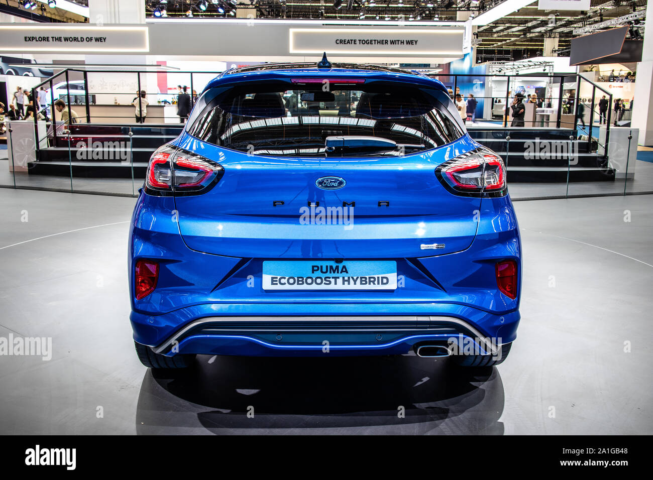 Francoforte, Germania, Sep 2019: blu metallizzato Ford Puma Ecoboost ibrido a IAA, lucido moderno crossover ultracompatto che sta SUV prodotta da Ford Motor Company Foto Stock