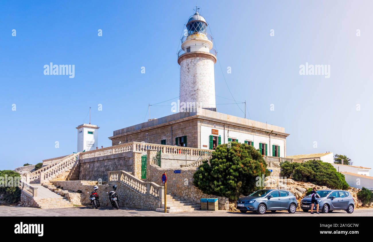 Mallorca, Spagna, Luglio 2015: Formentor faro. Si tratta di un attivo e il più alto faro sull'isola spagnola di Maiorca, isole Baleari Foto Stock