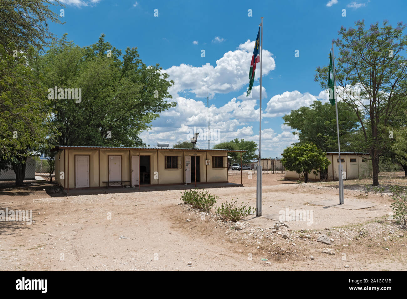 Il dobe posto frontaliero di piccolo valico di frontiera fra il Botswana e Namibia Foto Stock