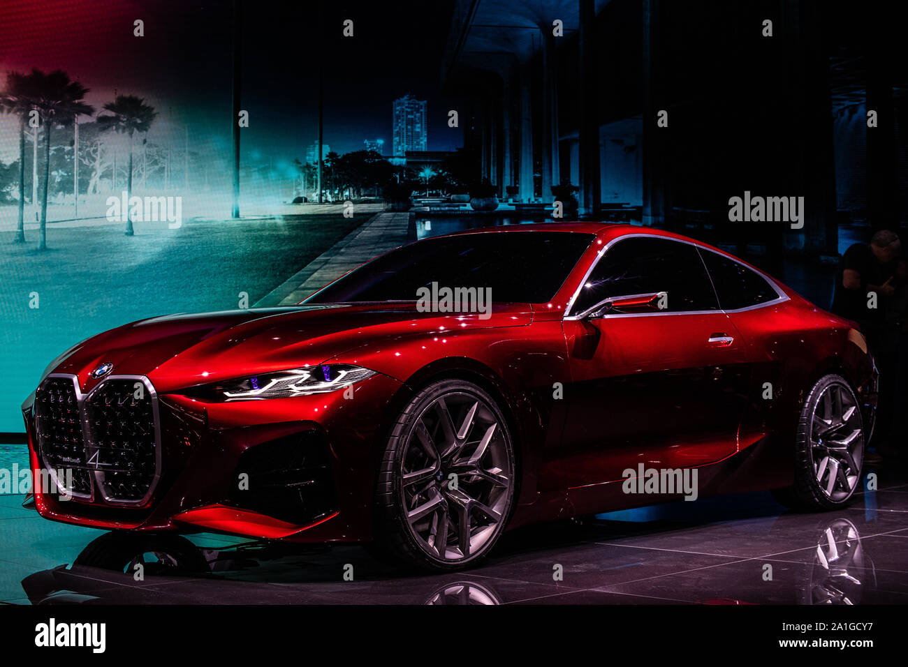 Francoforte, Germania, Sep 2019: rosso metallizzato BMW Concept 4 prototipo di automobile, IAA, prossima serie 4er futura vettura dalla BMW Foto Stock