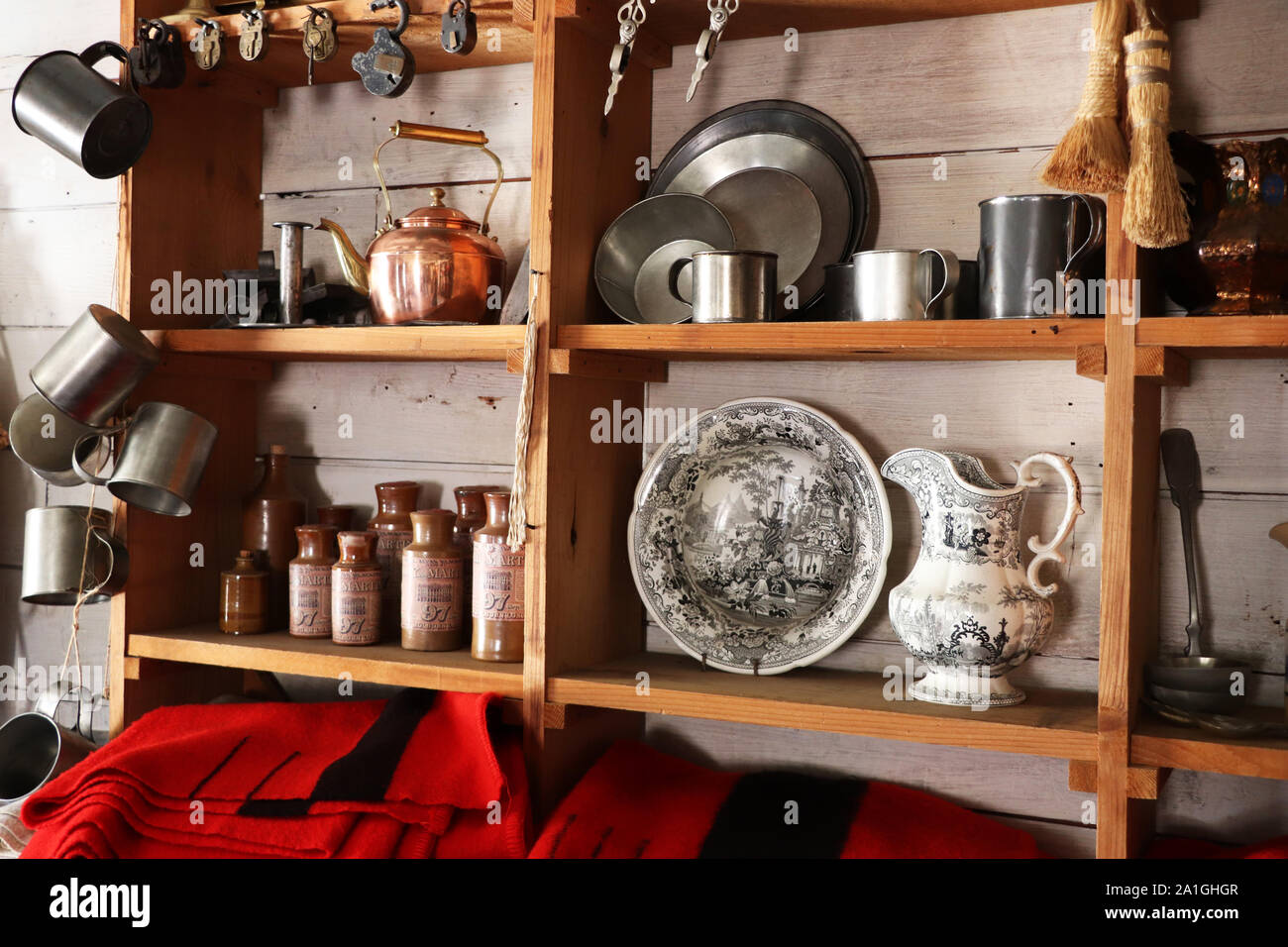 Si trova in un negozio vecchio stile a Fort Nisqually a Tacoma, Washington Foto Stock