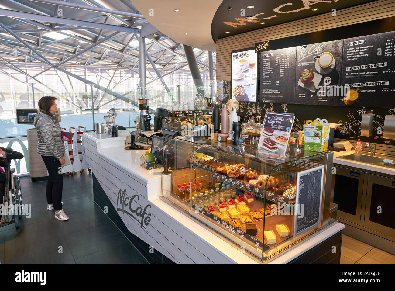 Colonia, Germania - circa ottobre, 2018: area vendite a McCafe in Colonia Bonn. Foto Stock