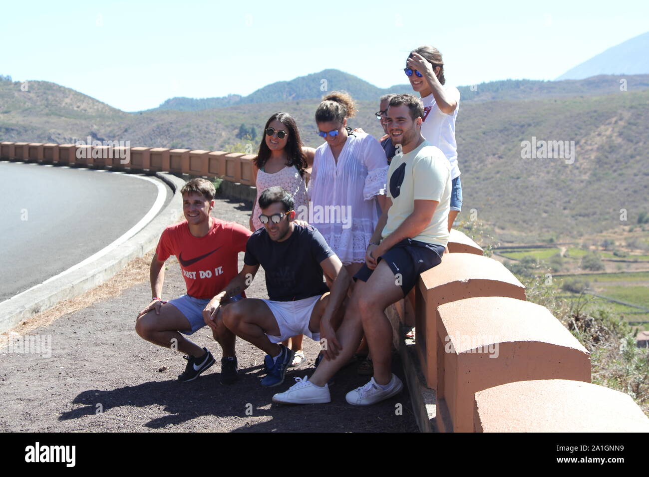 Gli studenti di spagnolo, Acantilados de Los Gigantes , North Shore, isola di Tenerife, Isole Canarie, Spagna 2019 Foto Stock