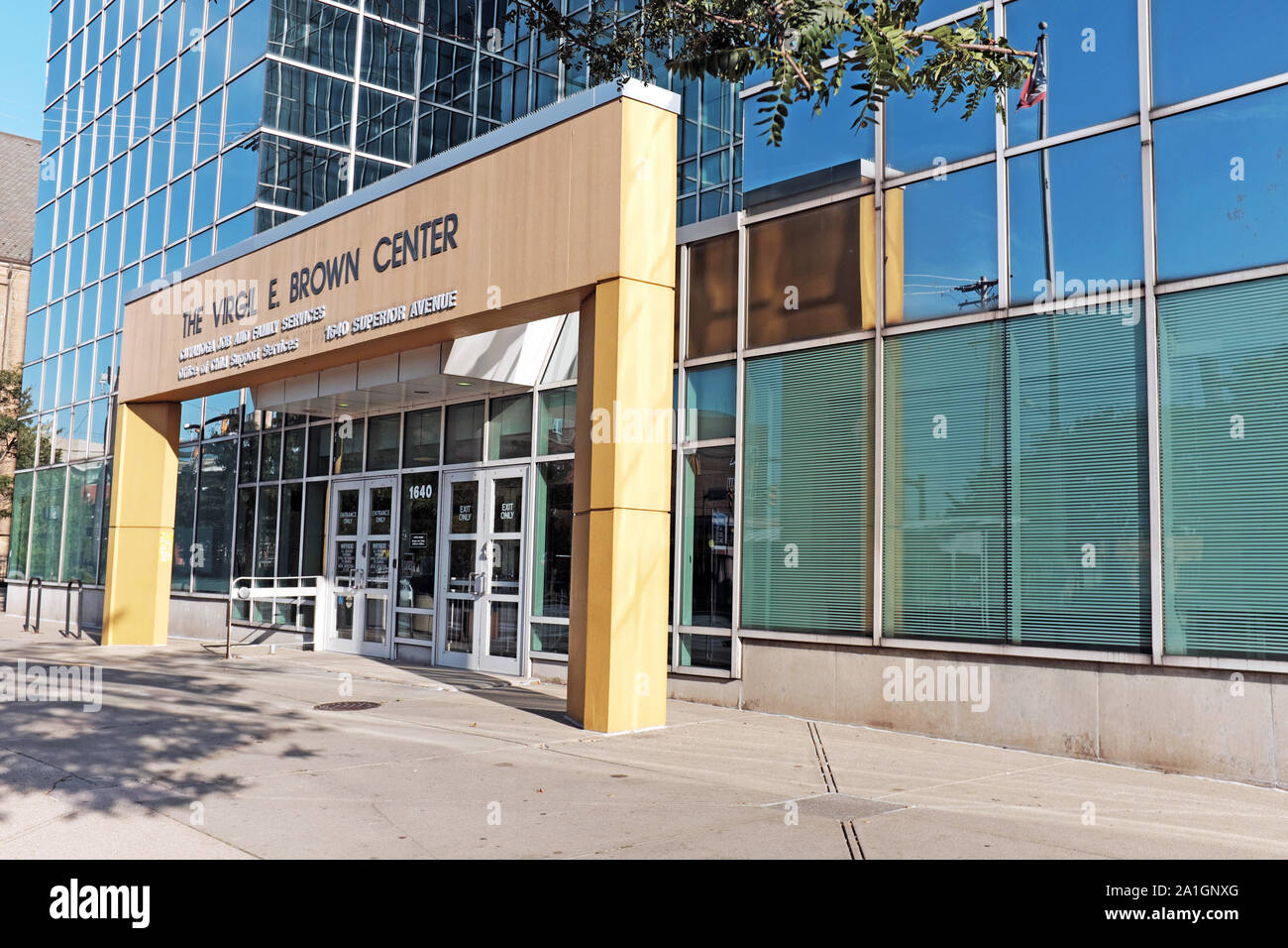 Il Virgilio E. Brown quartiere del centro di servizio alla famiglia su Payne Avenue nel centro di Cleveland, Ohio, USA. Foto Stock