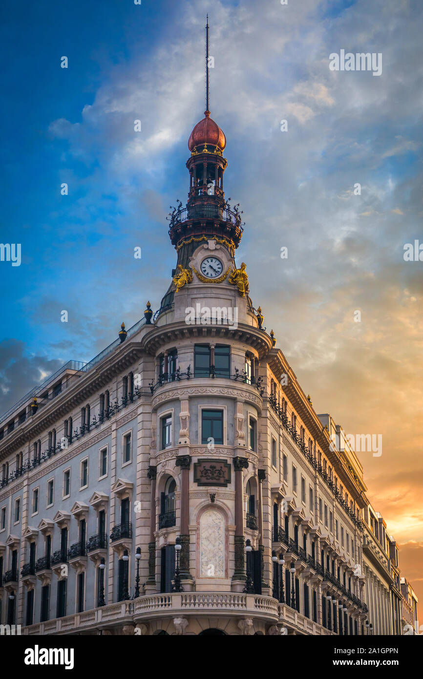 Madrid è la capitale e la città più popolosa della Spagna. La città ha  quasi 3,3 milioni di abitanti e un'area metropolitana una popolazione di  circa Foto stock - Alamy