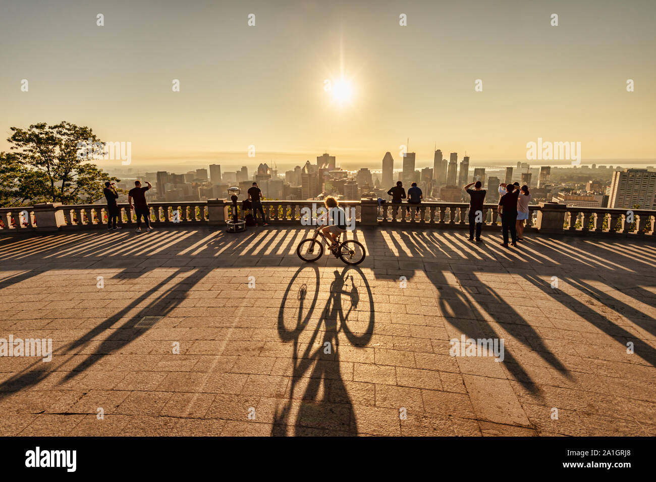 Montreal, CA - 21 Settembre 2019: Skyline di Montreal dal Belvedere Kondiaronk presso sunrise Foto Stock