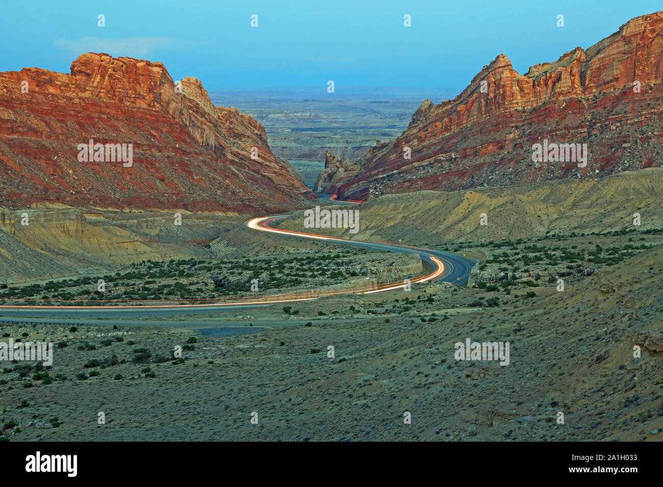 Semaforo serpeggiando attraverso Spotted Wolf Canyon dello Utah Foto Stock