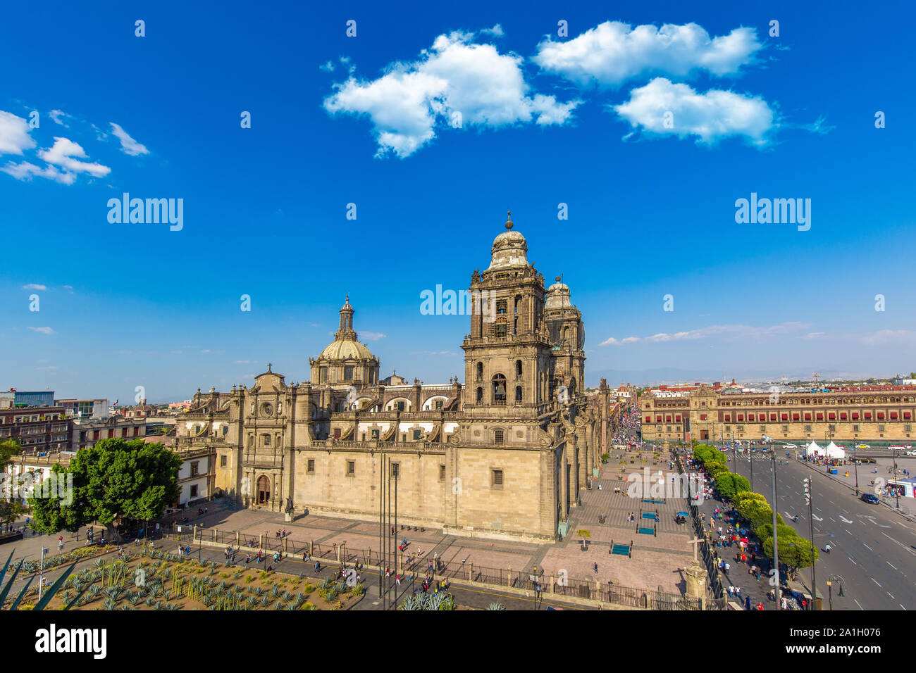Città del Messico, Metropolitan Cattedrale dell Assunzione della Beata Vergine Maria in Cielo - una pietra miliare cattedrale messicana sulla principale Zocalo plaza Foto Stock