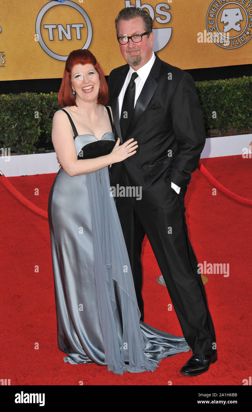 LOS ANGELES, CA. 30 gennaio 2011: Kate Flannery & Chris Haston al XVII annuale di Screen Actors Guild Awards presso lo Shrine Auditorium. © 2011 Paul Smith / Featureflash Foto Stock