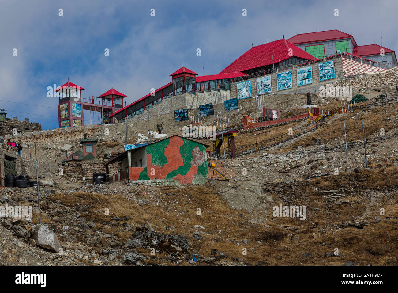 Vista del confine di India e Cina a Nathu La passa in stato del Sikkim in India Foto Stock