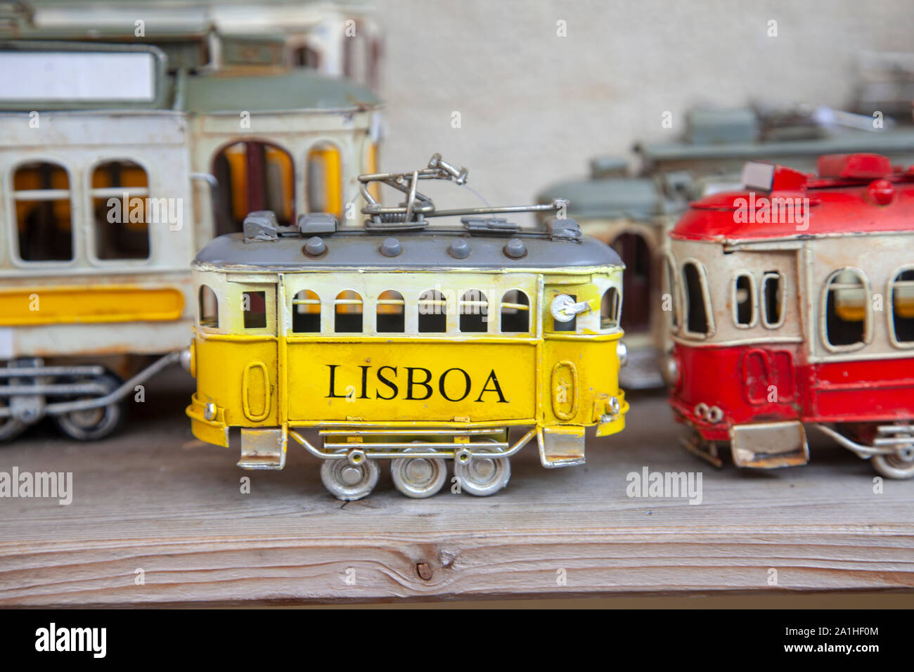 Piccolo stagno Lisboa tram in vendita nel negozio a Sintra, Lisbona, Portogallo Foto Stock
