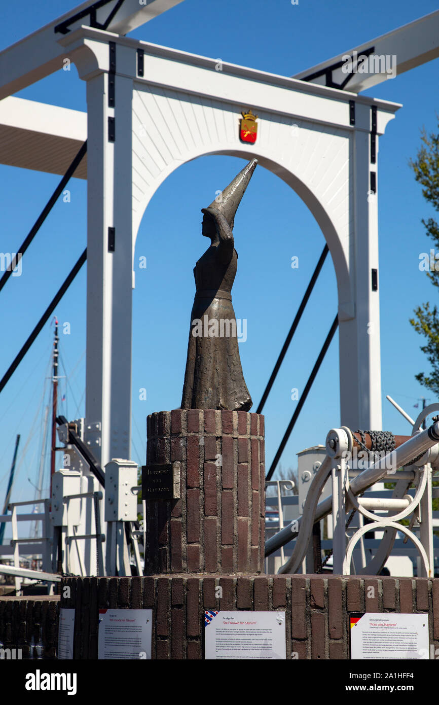 La statua della Madonna di Stavoren, basato su una vecchia leggenda la città olandese Stavoren Foto Stock