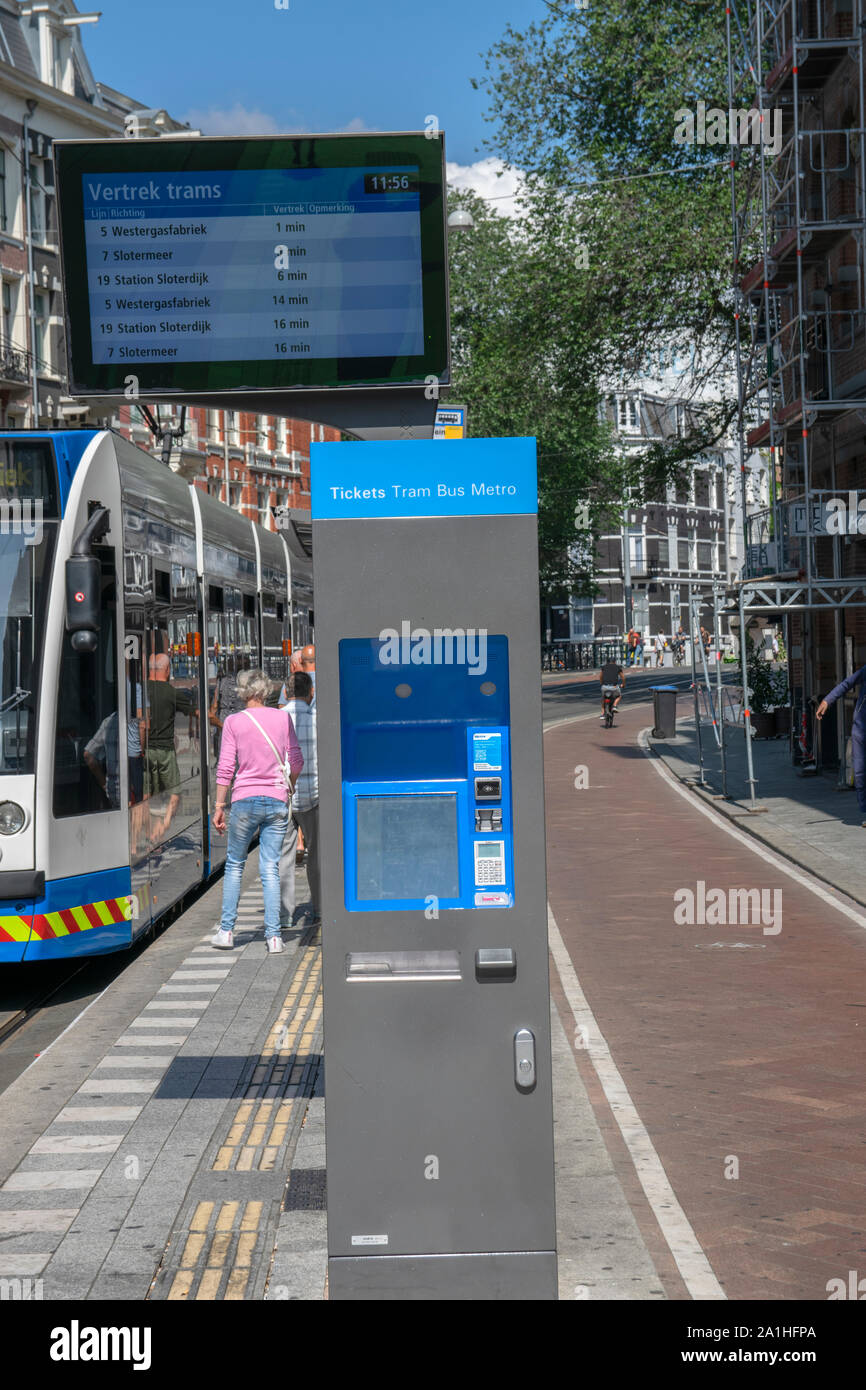 La fermata del tram in Marnixstraat Street a Amsterdam Paesi Bassi 2019 Foto Stock