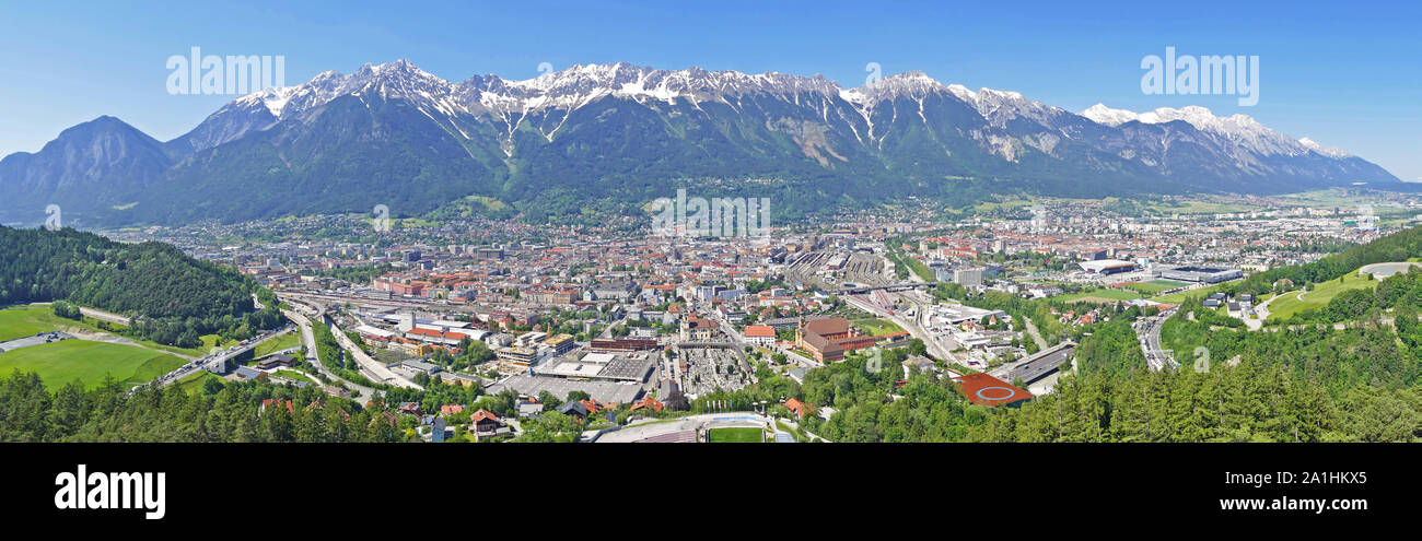 Bella vista panoramica dal punto Ski-Jump 'Bergisel' sopra Innsbruck Foto Stock