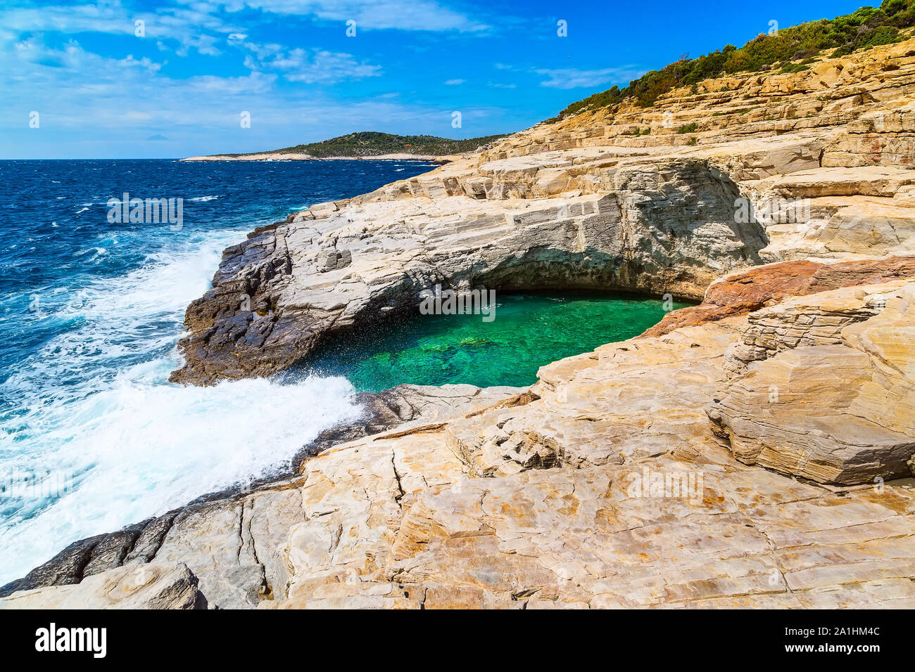 Giola con acqua di mare naturale piscina situata sulla Thassos o Thasos Island, Grecia Foto Stock