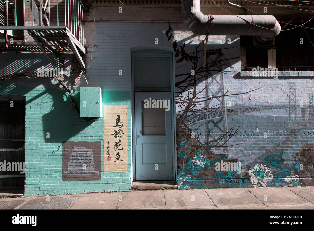 Murale il ponte vicino al City Lights Bookstore di San Francisco, California Foto Stock