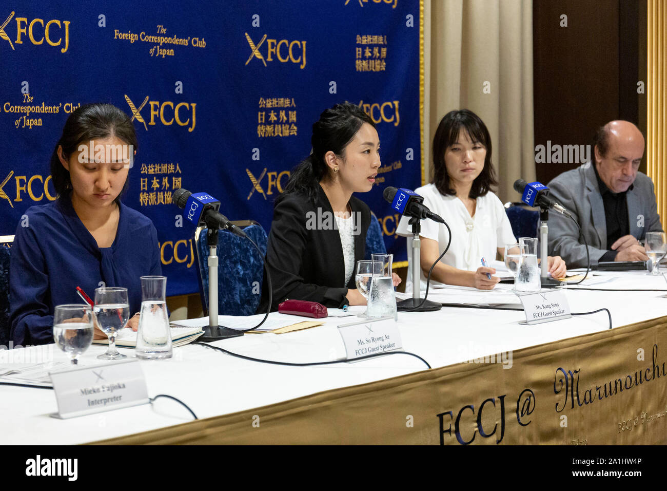 Tokyo, Giappone. Il 27 settembre, 2019. (L a R) in modo Ryong Ae Insegnante di scuola materna coreana, Kang Sona avvocato e membro della Korean asili genitori di rete e Song Hye Suk testa del coreano asili genitori di rete, parlare durante una conferenza stampa presso i corrispondenti stranieri' Club del Giappone. Credito: Rodrigo Reyes Marin/AFLO/Alamy Live News Foto Stock