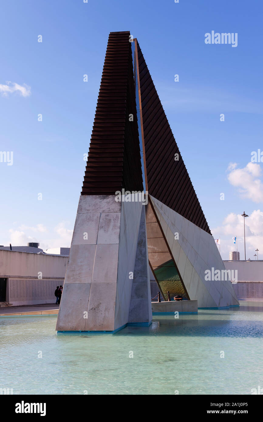 Monumento ai veterani di oltremare, Monumento aos Combatentes do Ultramar, fortezza Forte do Bom Sucesso, Belém, Lisbona, Portogallo, Europa Foto Stock