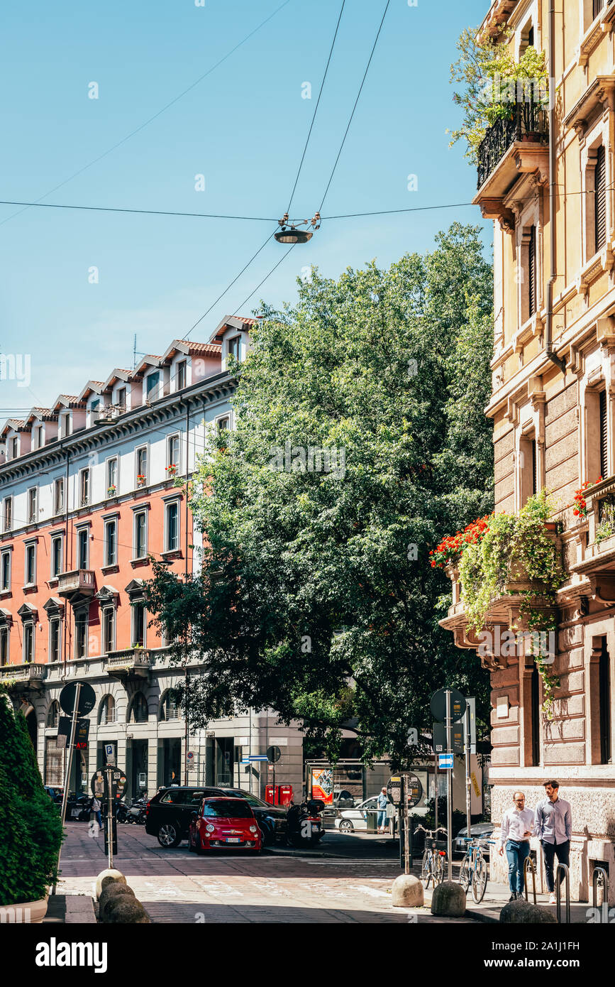 Milano, Italia - 30 Maggio 2019: la gente a piedi in centro occupato dal centro città di Milano Foto Stock