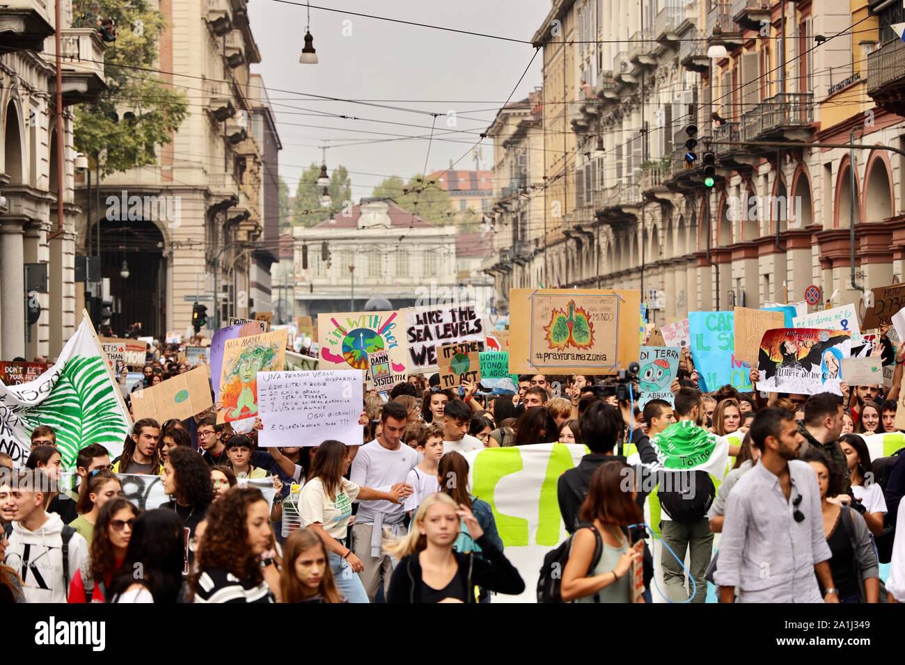 Torino, Italia. 27th settembre 2019. Venerdì per I futuri adolescenti sciopero e dimostrare durante il Global Climate Strike. Credit: Mlbariona/Alamy Live News Foto Stock
