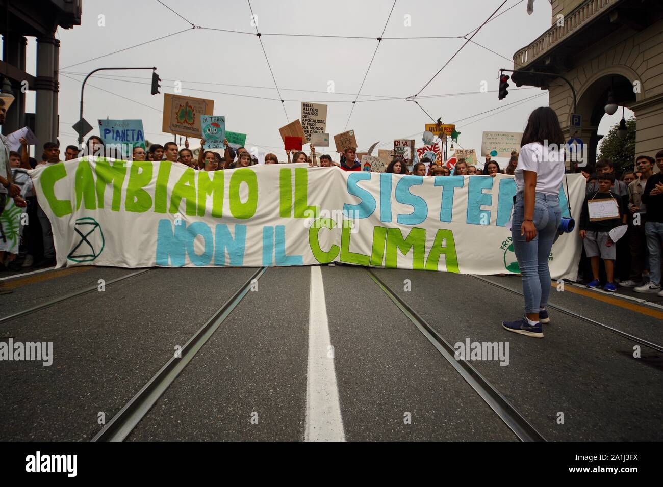 Torino, Italia. 27 Settembre, 2019. Venerdì per il futuro gli attivisti sciopero e dimostrare durante il clima globale sciopero. Credito: MLBARIONA/Alamy Live News Foto Stock
