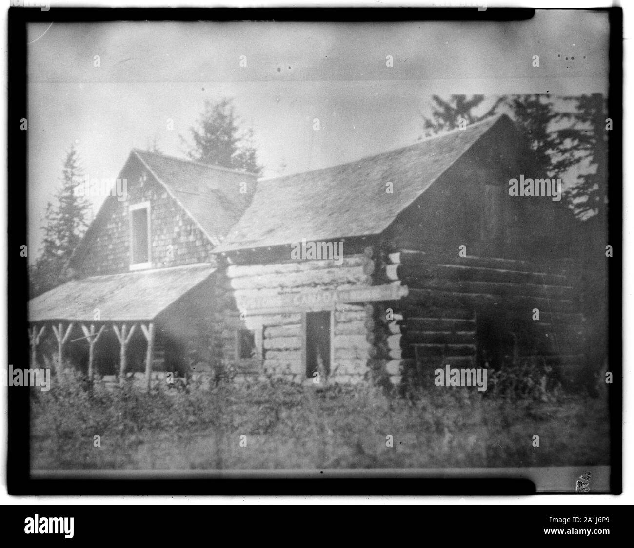 NWMP OFFICERS' QUARTI (EDIFICIO J-K) nella fine degli anni venti - Dalton Trail Post, miglio 40, Haines Highway, Haines, Haines Borough, AK; Foto Stock