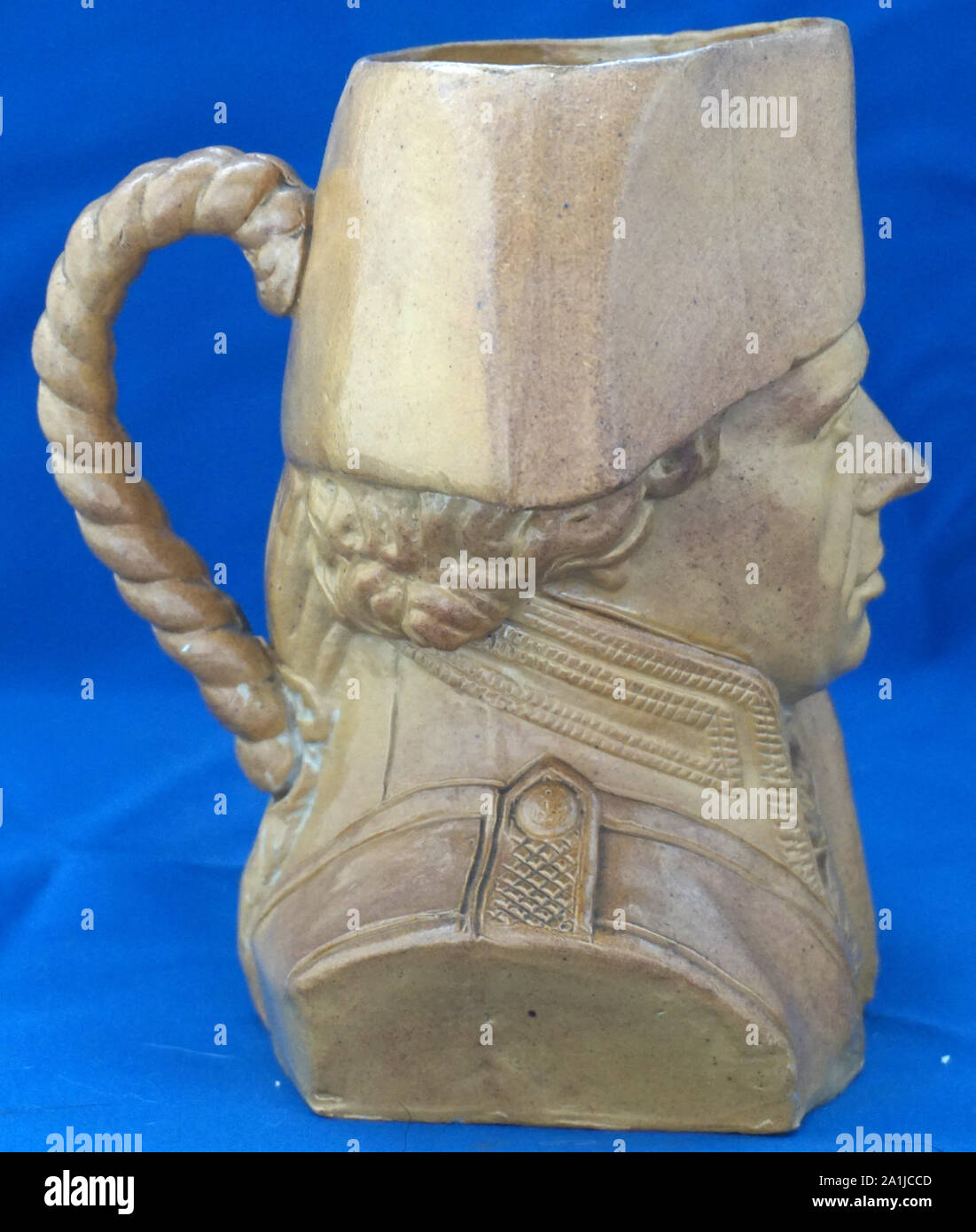 Antique Royal Doulton porcellanato Ammiraglio Lord Horatio Nelson Toby brocca Foto Stock