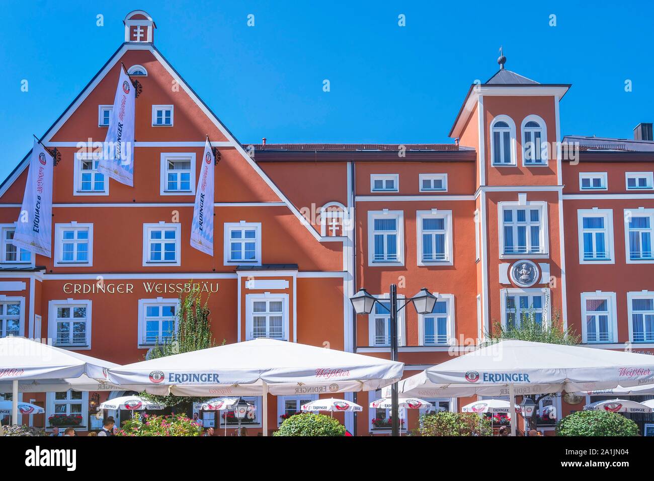 La facciata dell'Hotel Erdinger-Weissbrau in Schrannen square, Erding, Alta Baviera, Baviera, Germania Foto Stock