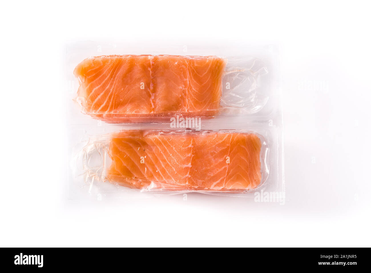 Il salmone confezionato in plastica isolato su sfondo bianco Foto Stock
