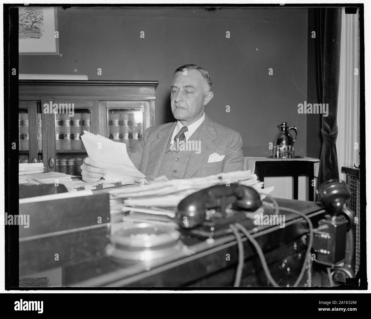 Nuovo Assistente General Counsel del Tesoro. Washington D.C., Sett. 20. John Philip Wenchel oggi è stato nominato Assistente General Counsel per il Bureau of Internal Revenue, riuscendo Morrison Shafroth, rassegnata. Un laureato dell'Università di Maryland nel 1908, Wenchel praticata legge a Baltimora fino al 1914 quando entrò al servizio del governo. 9/20/37 Foto Stock