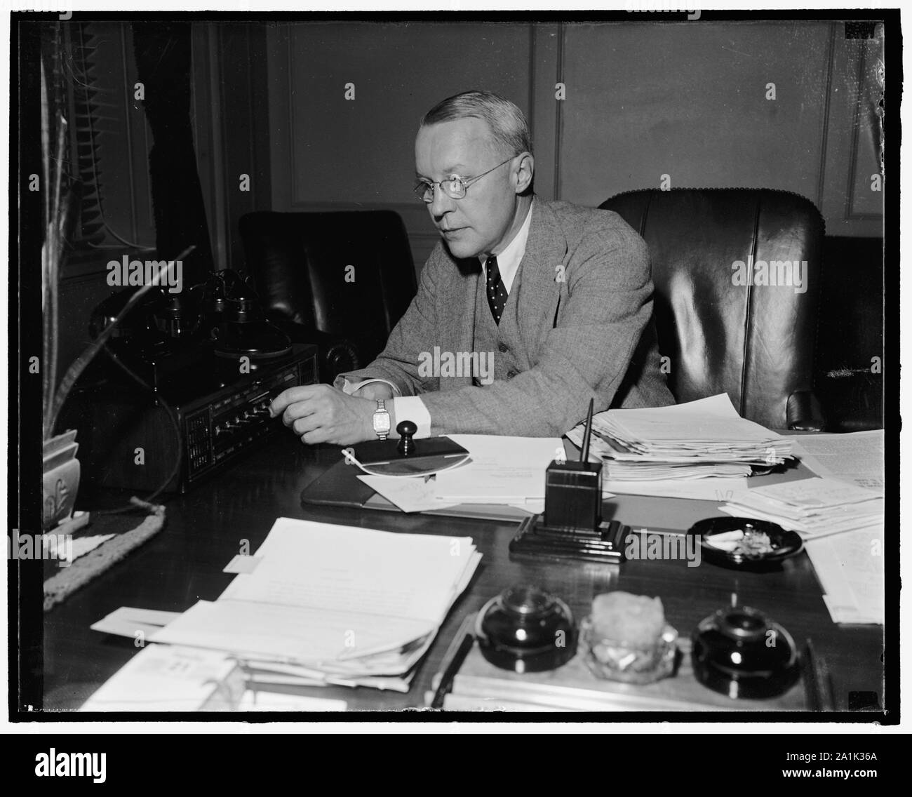 Nuovo Assistente Segretario degli Interni. Washington D.C., dic. 20. Ebert K. Berlew, della Pennsylvania, che è stato nominato oggi dal Presidente Roosevelt per essere primo assistente segretario degli interni. Egli succede Theodore Walters, che morì poche settimane fa. Il sig. Berlew è stato nel governo di servizio per 27 anni, la maggior parte del tempo nel dipartimento di interni, 12/20/37 Foto Stock
