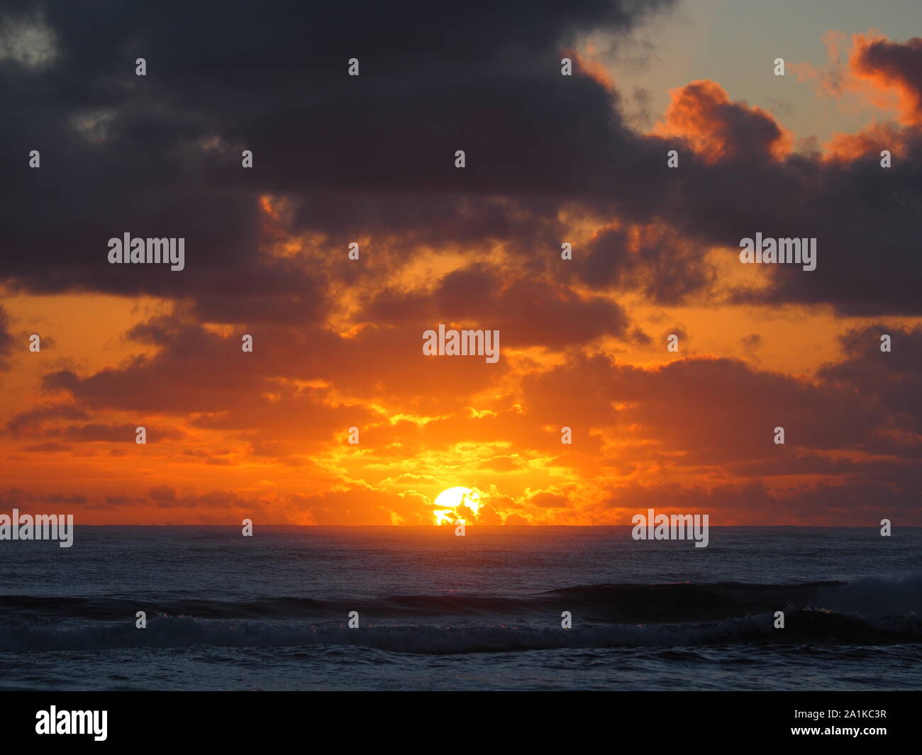Drammatica Waikaloa Sunrise Beach Kauai Hawaii Foto Stock