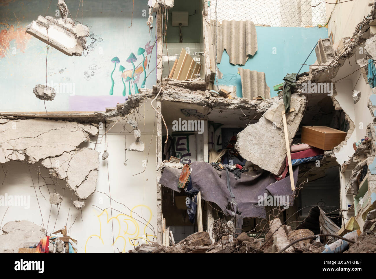 Demolizione di edificio utilizzato come squat in Spagna. Foto Stock