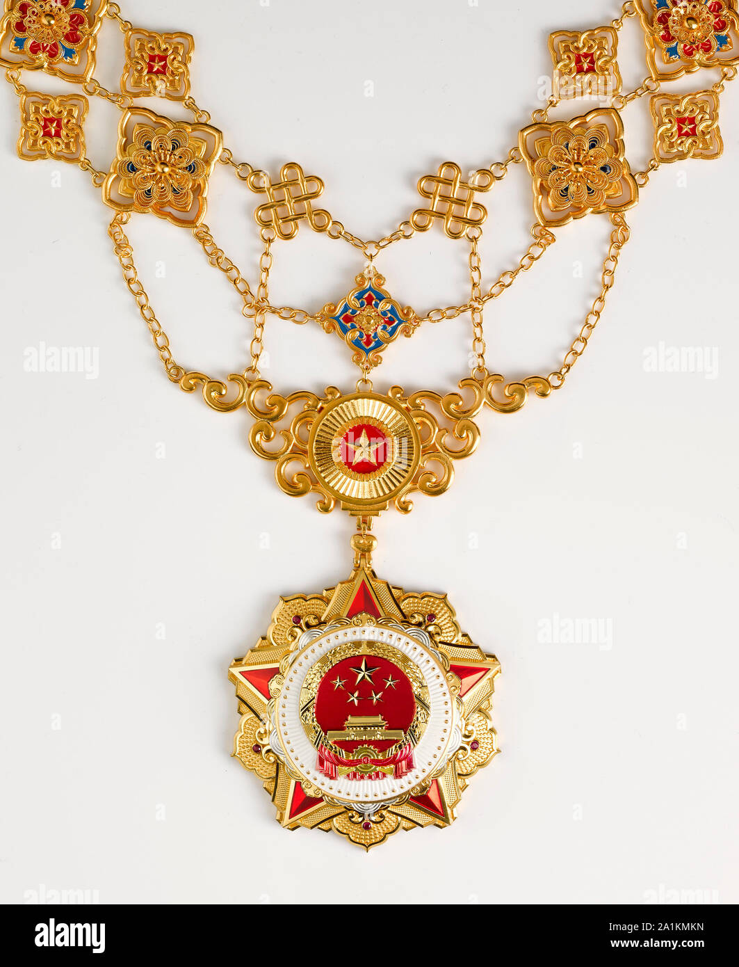 (190927) -- PECHINO, Sett. 27, 2019 (Xinhua) -- senza data la foto mostra la medaglia della repubblica. Una cerimonia di concedere aiuti nazionali di medaglie e titoli onorari per la honorees si terrà nella Grande Sala del Popolo alle ore 10.00 Domenica. (Xinhua) Foto Stock