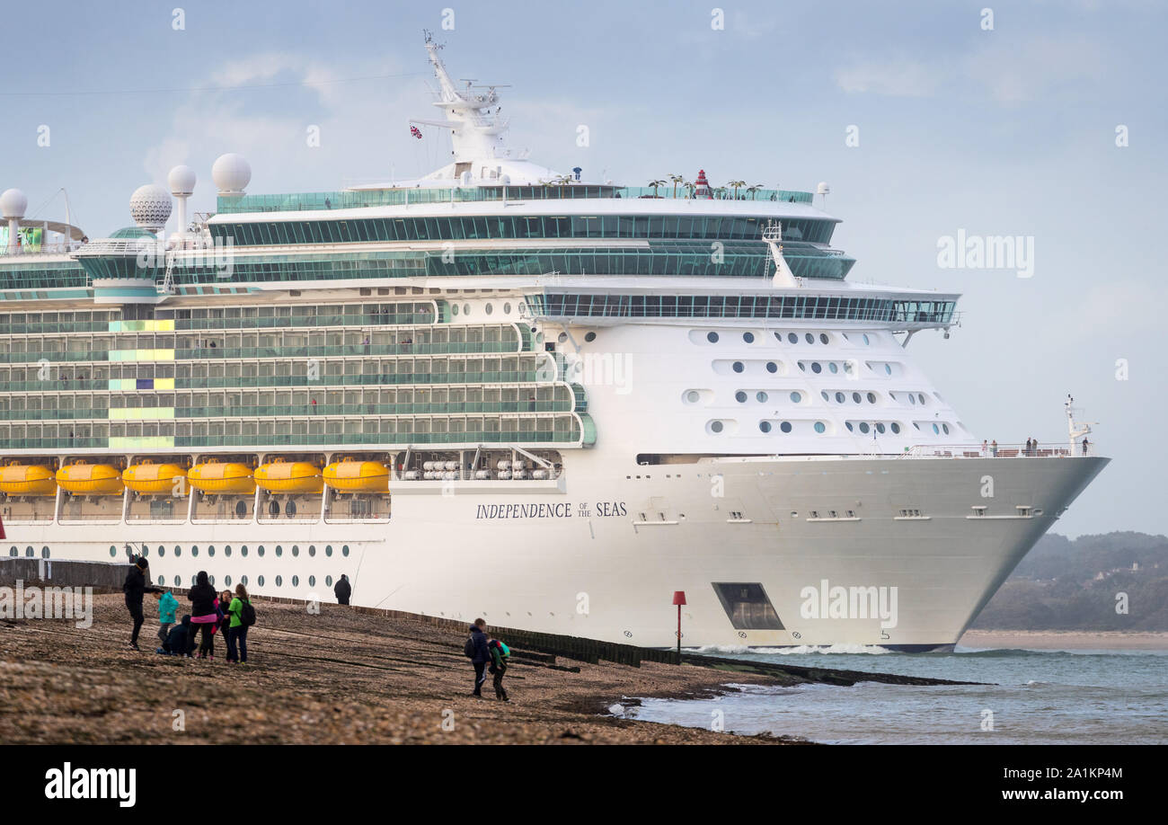 Royal Caribbean Cruise Ship indipendenza del mare foto lasciando Southampton, Regno Unito Foto Stock