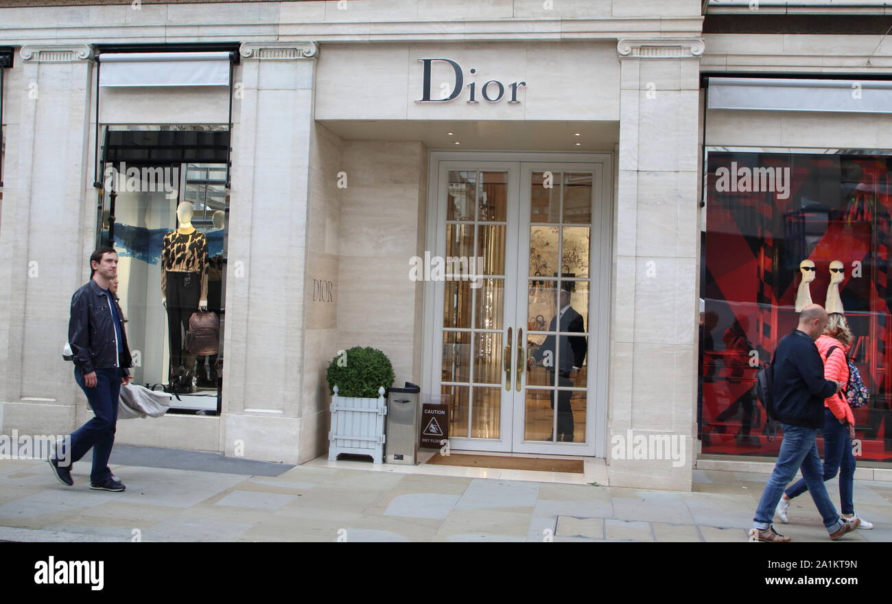 Settembre 26, 2019, London, Regno Unito: Dior store nel lusso Moda e gioielli area commerciale sulla London's New Bond Street. (Credito Immagine: © Keith Mayhew/SOPA immagini via ZUMA filo) Foto Stock