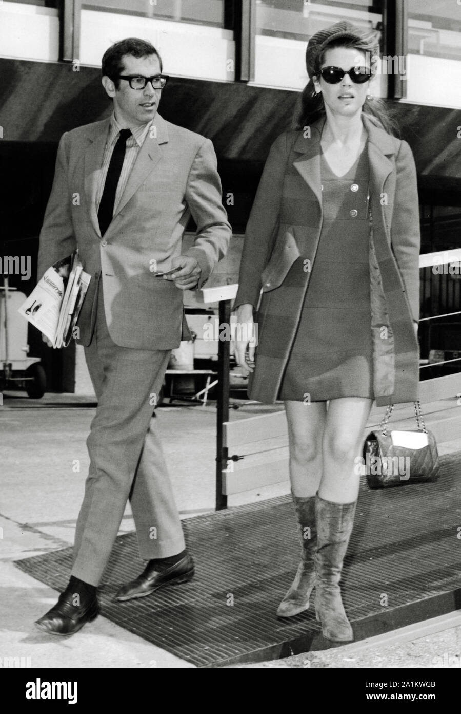 Roger Vadim, con la moglie Jane Fonda a Roma, Italia, Aprile 1967 Riferimento File # 33848-687THA Foto Stock