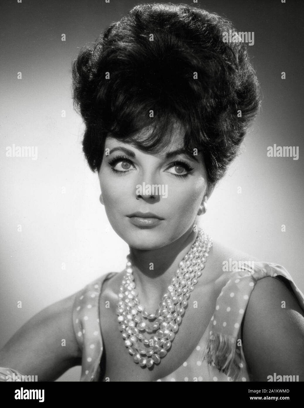 Joan Collins, 'Road a Hong Kong" (1962) United Artists Riferimento File # 33848-704THA Foto Stock