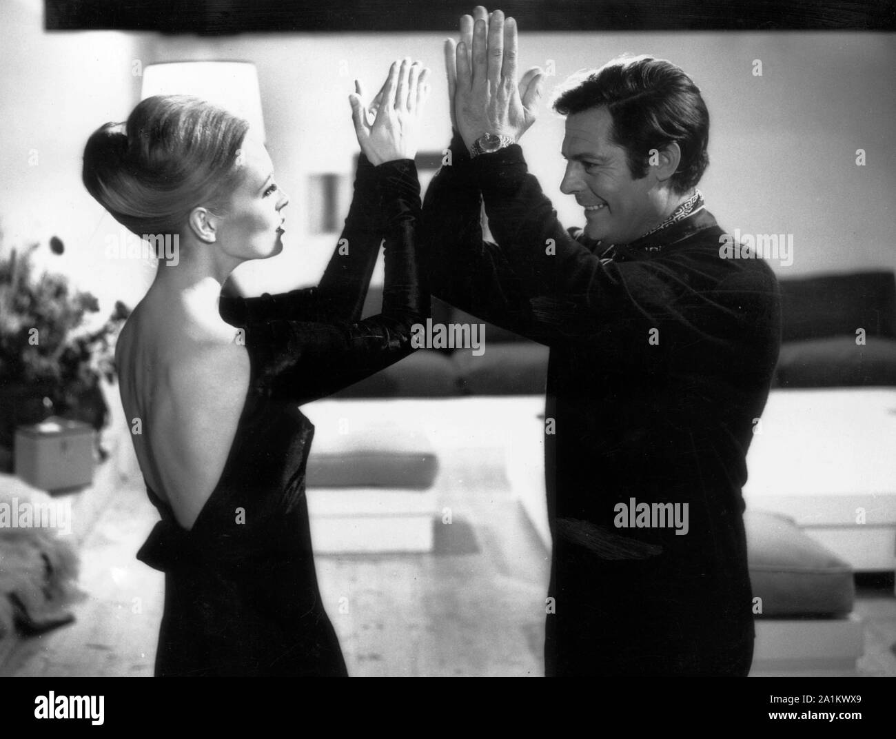 Faye Dunaway e Marcello Mastroianni " un luogo per gli amanti dei MGM (1968) Riferimento File # 33848-736THA Foto Stock